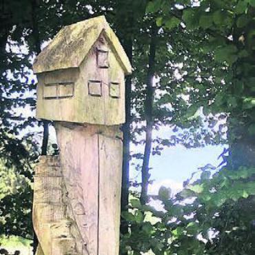 Wald der mystischen Skulpturen - Seit über 20 Jahren zieren Skulpturen wie diese den Wald im Gebiet Altweier.