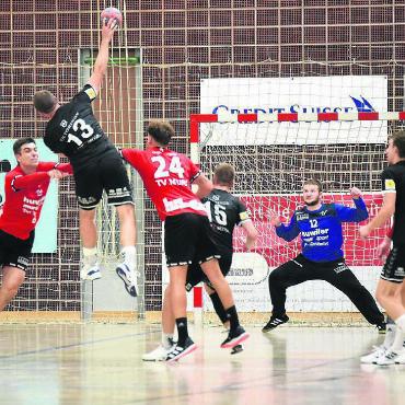 «Wer weiss, was möglich ist» - Gelingt Goalie Ivo Rütimann (Nummer 12) und dem TV Muri eine Überraschung gegen Gossau? Bild: tvm