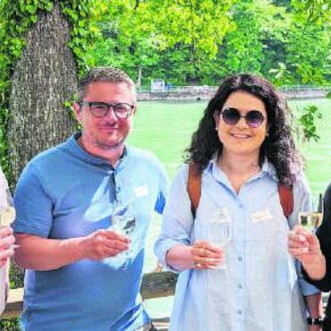Genau wie erträumt - Prosit: Auch der Bremgarter Stadtrat liess sich den Besuch am Reuss Cup nicht nehmen.