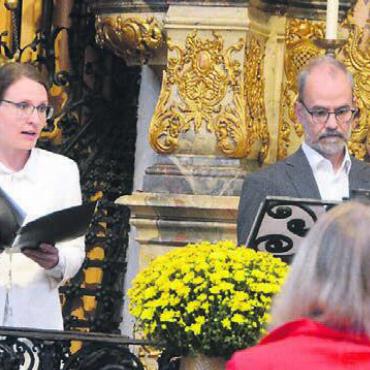 Ein Stück Himmel auf Erden - Michael Rahn sprach über die Kunst der Ikonenmalerei. Übersetzt für die ukrainischen Zuhörenden wurde von Anna Hemme-Unger.