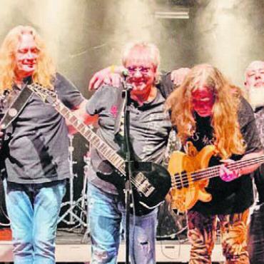 Sphärisch und rockig - «Flector» bringen ihre Rockmusik nach Boswil – für den Leadsänger, der aus Wohlen stammt, ist es quasi ein Heimspiel. Bild: zg