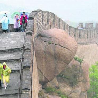 Ein bunter, vielfältiger Einblick - Die Chinesische Mauer, das grösste Bauwerk der Welt, erstreckt sich über mehr als 8850 Kilometer.