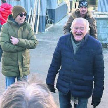 Die Metamorphose von Davos - Beste Stimmung bei der Führung. Von links: Matthias Schneider, Michael Frey, Chris Mühlemann (alle Richnerstutz-Gruppe) und der lachende YB-Besitzer «Jöggi» Rihs.