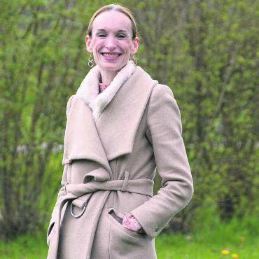 Die Vorstellung vom letzten Weg - Pfarrerin Cindy Studer-Seiler über ihre Tätigkeit als Trauerrednerin: «Mit Trauernden zu arbeiten, braucht viel Fingerspitzengefühl.» Bild: Celeste Blanc