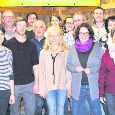 Zuerst das Hoch, jetzt das Aus - Im März 2019 ging die Geschichte von «Buur on Tour» los: Ramon Staubli, Leiter des Projekts (links), mit den Produzentinnen und Produzenten, die damals dabei waren. Bild: Archiv