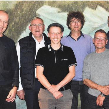Ganz viel bewegt - Rundum glückliche Gesichter, von links: Stefan Staubli (Muri Energie Forum), Thomas Räber (GKA), Andreas Leuppi und Peter Flick (Muri Energie Forum), Markus Bohren (Findungsgruppe GKA), Urs Strebel (GKA). Bilder: Annemarie Keusch / zg