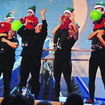 Unterwegs mit dem Samichlaus - Grosser Auftritt für die Kleinsten: Das Muki-Turnen eröffnete die Show.