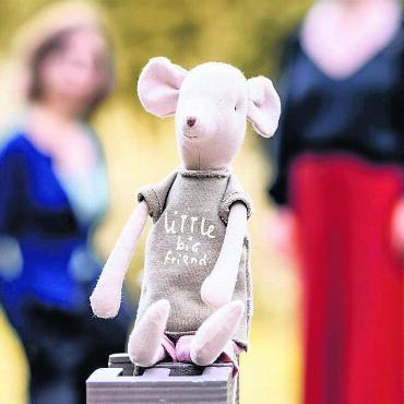 Kinder stehen im Mittelpunkt - Im interaktiven Konzert gehen die Kinder mit der Abenteuermaus Lou auf eine musikalische Reise. Bild: zg