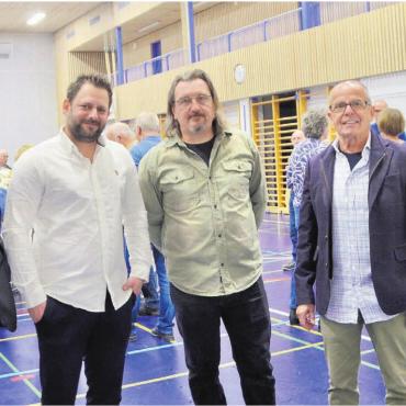 Mit viel Herz in die Zukunft - Der Gemeinderat hat in Unterlunkhofen zum Neujahrsapéro empfangen. Von links: Gemeindeammann Peter Hochuli, Samuel Felber, Dominique Tschudin und Vizeammann Siegfried Braun. Bild: Thomas Stöckli