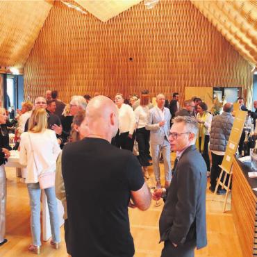 Mit der Liebe zum Essen - Die zahlreichen Besucher am 2. Culinary Market im Hotel Caspar waren begeistert von dem, was ihnen geboten wurde an Genüssen und Fachgesprächen. Bild: vaw