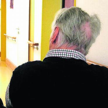 «Das ist schon frustrierend» - Vor allem die steigenden Kosten im Pflege- und Gesundheitsbereich belasten die Kassen der Gemeinde Jahr für Jahr mehr. «Die Zahlen bekommen wir vom Kanton, wehren können wir uns dagegen nicht», sagt Denise Strasser. Bilder: pixabay/Archiv