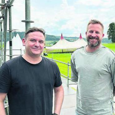 Dieses Mal bitte mit Sonnenbrille - Die Macher des Hive Air: Anatol Gschwind (links) und Robin Brühlmann. Bild: spr