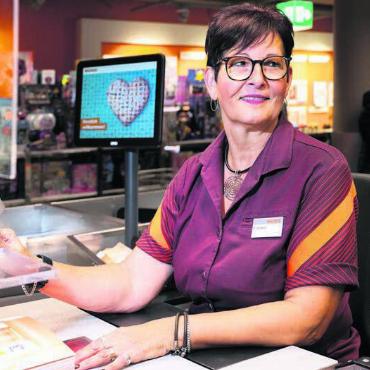 Lauter Migros-Kinder - Fast ein halbes Jahrhundert arbeitete Brigitte Schalch in der Migros, 42 Jahre in Wohlen. Bild: Migros/Desiree Good