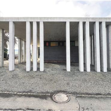 Sanierung abgeschlossen - Die frisch sanierte Aufbahrungshalle in Muri wurde zwischen 2005 und 2007 erbaut und ist mit ihren klaren, zeitlosen Formen als Ort der Ruhe und Würde gestaltet. Bild: zg