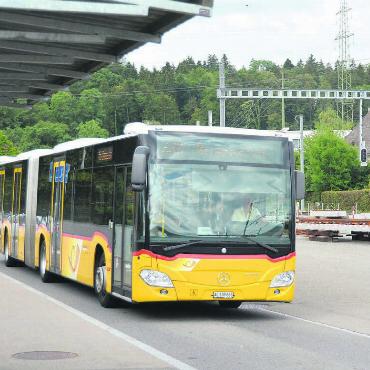 Wenden beim Pegasuskreisel - Dank verbesserter Pünktlichkeit sollen für die Fahrgäste der Buslinie 339 ab dem 10. Dezember die Zuganschlüsse ab Bremgarten West besser gewährleistet sein. Die Busverbindung soll durch eine verkürzte Linienführung verlässlicher werden. Bild: rwi (Archiv)