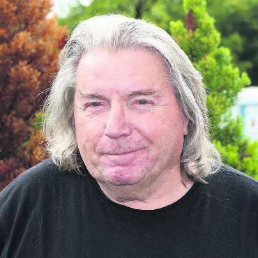 «Köbi, die Lunge» - Jakob Schwitter, genannt «Köbi, die Lunge», lebte lange Zeit im Freiamt. Heute ist er 70 Jahre alt und im Fricktal zu Hause. Das Bild stammt aus dem Jahr 2022. Bild: Paul Roppen