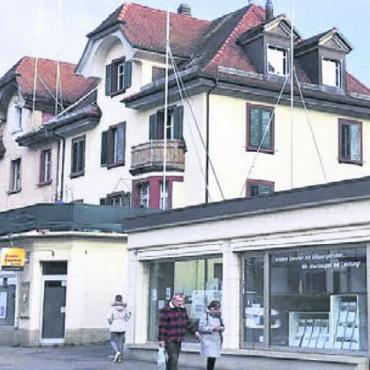 Baubewilligung erteilt. In einem halben Jahr werden an der Bahnhofstrasse die Abbrucharbeiten starten. Bild: Archiv
