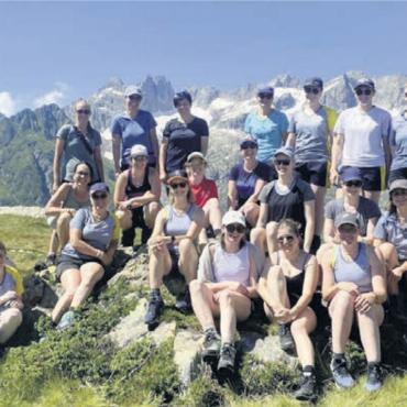 Gruppenbild der Merenschwander Turnerinnen in den Urner Alpen. Bild: zg