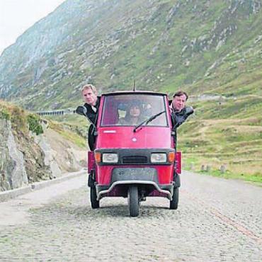 Reichhaltiges Weihnachtskino - Im Einsatz für eine einsprachige Schweiz: In «Bon Schuur Ticino» eilt die Bundespolizei über den Gotthard ins aufmüpfige Tessin. Bild: zg