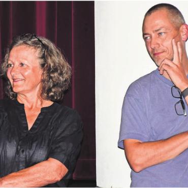 «Man wollte damit nicht angeben» - Regisseurin und Filmemacherin Helena Dali freute sich über die gelungene Vorpremiere. Rechts Kameramann Andreas Pfiffner. Bilder: dm
