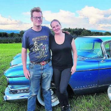 Kult ohne Kommerz - Gediegen mit einem Woodfleed kamen Michel Kloter und Tanja Spahr ins Autokino.