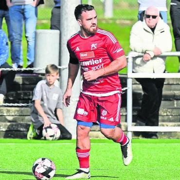 Familie statt Profifussball - Adilj Sejdiji ist im Winter von Dübendorf zu Muri gestossen. Er will die Freiämter über den Abstiegsstrich schiessen. Bild: Alexander Wagner