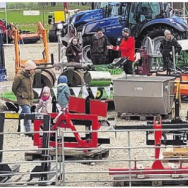 Das grosse Wiedersehen - Erst der Gang durch die Ausstellung, dann der Abstecher in die Festbeiz: So ist es hier Usus. Ausser, man kennt den Hintereingang und geht gleich in die Wirtschaft. 
Bilder: chh