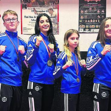 «Der Verein lebt» - Die Schweizer Meister aus den Reihen von Kickboxing Wohlen (von links): Roy Cipriano, Nico Schibli, Sanem Oruclar, Noemi Bild: zg