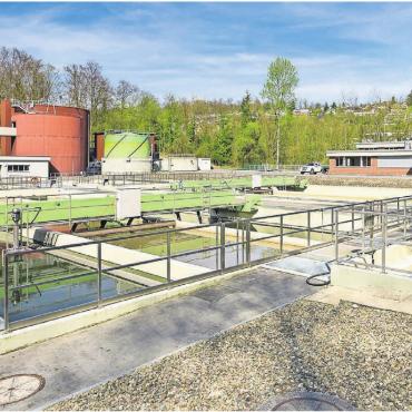 Künftig eine grosse Kläranlage? - Die Bremgarter Kläranlage ist in die Jahre gekommen. Der notwendige Um- und Ausbau bietet auch Chancen für die Abwasserverbände. Bild: Archiv