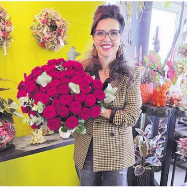 Künstlerin und Freigeist - Ramona Huber ist die «Blueme Fee» aus Oberlunkhofen.
Bild: zg