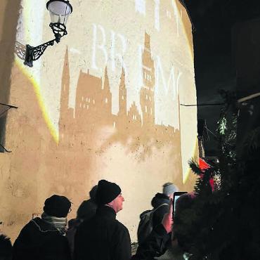 Bremgarten verzaubert - Musik, Licht und Kunst verschmolzen beim Schattenspiel am Schellenhaus und sorgten für einen Hauch Magie.
