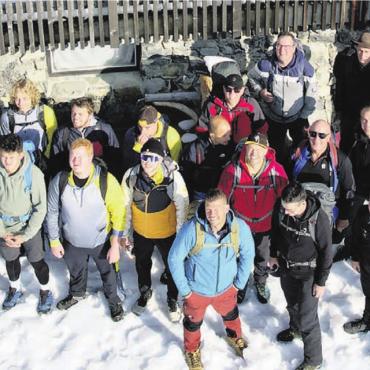 Vom Schnee überrascht - Dem Sarnersee entlang und später auf der Älggialp im Schnee: Die Merenschwander Turner. Bild: zg