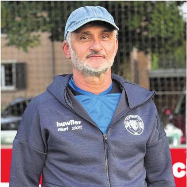 Aufschwung dank Muri-Power - Hat in den ersten drei Spielen der Rückrunde mit dem FC Bremgarten immer gepunktet: Trainer Salvatore Romano. Bild: Archiv/zg