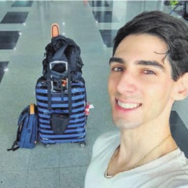 Von Streichen zu Millionenaufrufen - Filmt seine «Pranks» häufig auf seinen Reisen: Stefan Wehrli. Bild: zg