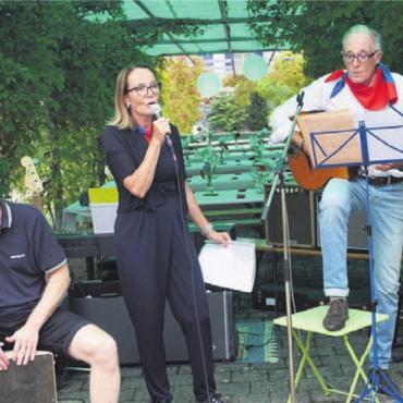 «Baumgarten» in Jonen feierte - Die Baumgarten-Blueser Bruno Seiler, Jacqueline Riedo und Roland Müller.