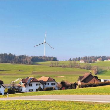 Kalter Wind aus Zürich - Die Visualisierung der Vereinigung «Gegenwind Knonaueramt» zeigt, wie massiv die Windräder die Gemeinde Arni einkreisen würden. Auf der gegenüberliegenden Seite der Gemeinde ist ebenfalls ein Windpark geplant. Bild: zg