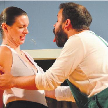 Der Wunsch des Regisseurs - Auf die Mimik legen die Schauspieler besonders viel Wert: Clio Meier und Patrick Grob. Bilder: Annemarie Keusch