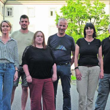 Gemeinsam Grosses stemmen - Sie bilden aktuell das OK, von links: Christian Rüttimann, Nicole Laubacher, Reto Bussinger, Steffi Haller, OK-Präsident Stefan Staubli, Paula Loher, Franz Hold, Tobias Holzer. Es fehlt: Urs Strebel. Die Ressorts Personal und Gastronomie sind noch nicht besetzt. Bild: Annemarie Keusch