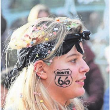 Kunterbunte Fasnachtsparty - Eine Schönheit von der Route 66.