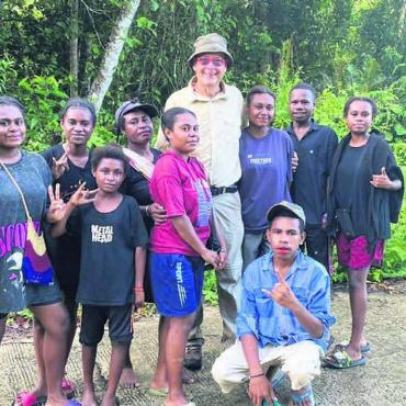 Den Horizont immer erweitern - Jakob Dolder fiel auf in Raja Ampat, auch weil er die einheimische Bevölkerung grössentechnisch überragte. «Ich war ein beliebtes Fotosujet», sagt er und lacht. Bild: zg