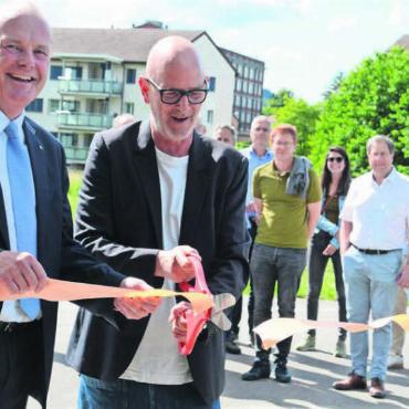 Spürbare Vorfreude: Regierungsrat Stephan Attiger, Fotograf Pierluigi Macor und CEO Markus Blocher (von links) eröffnen gemeinsam die Freiluftausstellung. Bilder: Chregi Hansen
