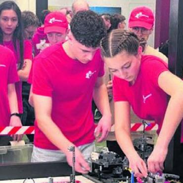 Schweizer Meister zum Dritten - Das «Mindfactory»-Team mit Ella Robinson aus Muri in Aktion. Bild: zg