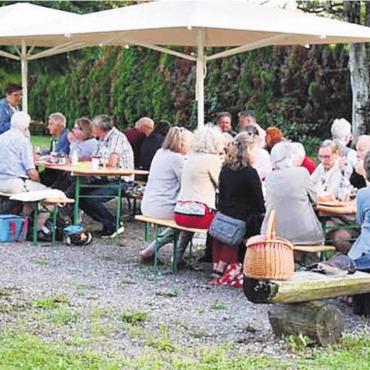 Die Teilnehmer genossen den gelungenen Grillabend. Bild: zg