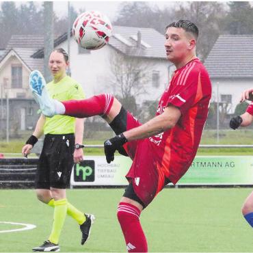 Freiämter Frust im Spitzenspiel - Radovan Radevic kam vergangenen Winter aus Lenzburg zum FC Muri. Jetzt kassierte er mit den Klosterdörflern eine Niederlage gegen seinen Ex-Club.
Bild: Archiv/jl