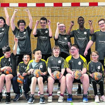 «Es ist einfach nur toll» - Die SG Freiamt Together, hinten, von links: Ramona, Anita, Patrice, Nathalie, Jefferson, Silas. Vorne: Temesgen, Piet, Silvan, Valentin, Matteo, Orélie, Jonas, Theresa, Dieter. Bild: spr