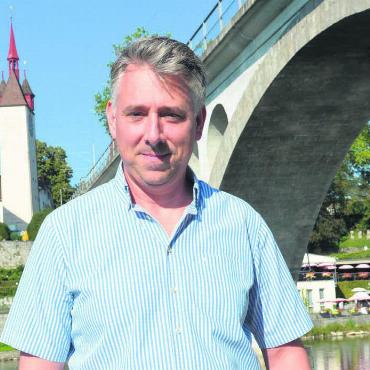 Diskutieren statt anfeinden - Stefan Dietrich möchte die Menschen miteinander verbinden, statt sie zu spalten. Bild: Roger Wetli
