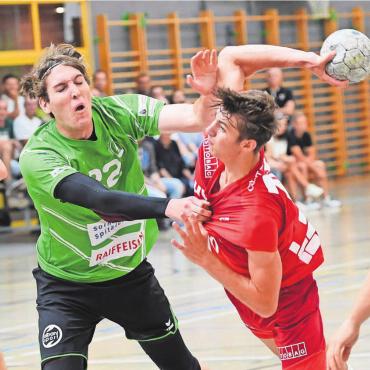Niederlage beim Heim-Auftakt - Luiz Egger (rechts) und der TV Muri kämpfen. Zum Sieg hat wenig gefehlt und dennoch haben ihn die Gäste geholt. Bild: tvm