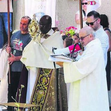 Die Gläubigen der Pfarrei und der Missione Cattolica Italiana feierten zusammen eine Fronleichnamsprozession. Bild: zg