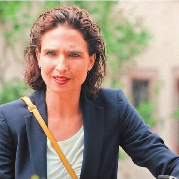 «Normale Zuschauer merken nichts» - Michèle Rohrbach spielt in «Plitsch Platsch Forever!» eine gestresste Stadtpräsidentin und Mutter.