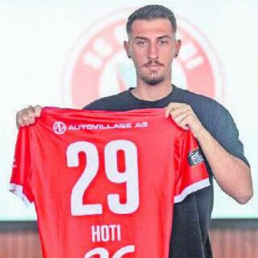 Viel Support für den ersten Auslandstransfer - Albin Hoti geht in den Kosovo. Bild: zg